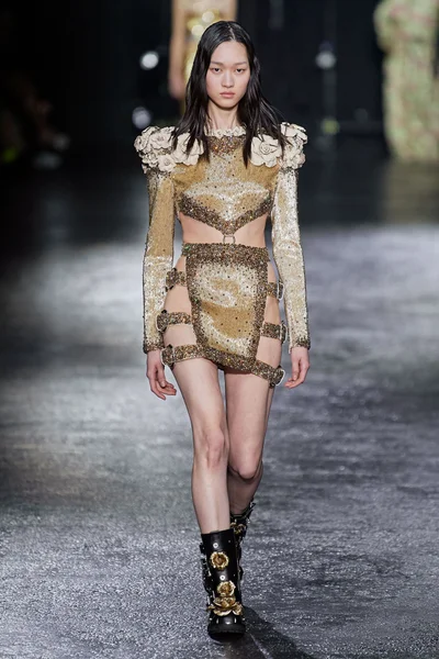 Look 32